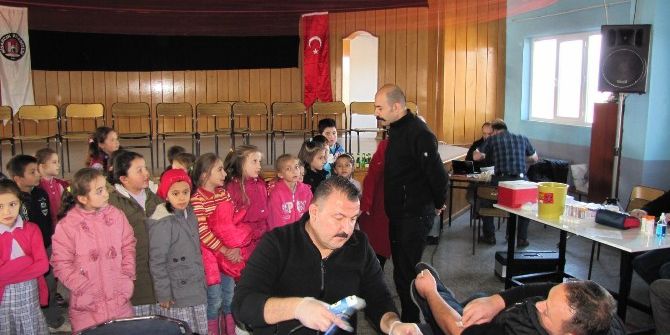Minik Öğrencilere Kan Bağışının Önemi Anlatıldı