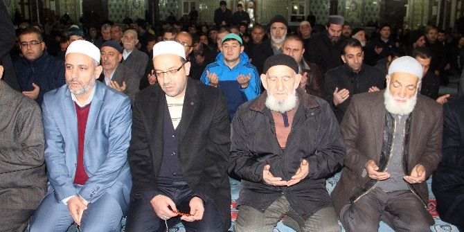 Sabah Namazında Halep İçin Dua Edildi