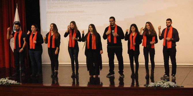 - İstiklal Marşı’nı İşaret Diliyle Okudular