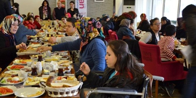 Engelliler Kahvaltıda Buluştu