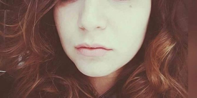 Çılgın Aşık, Evinin Önünde Genç Kıza Pusu Kurup 3 El Ateş Ederek Öldürmüş