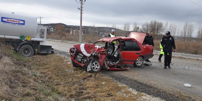 Otomobil İle Tanker Çarpıştı, 1 Ağır Yaralı