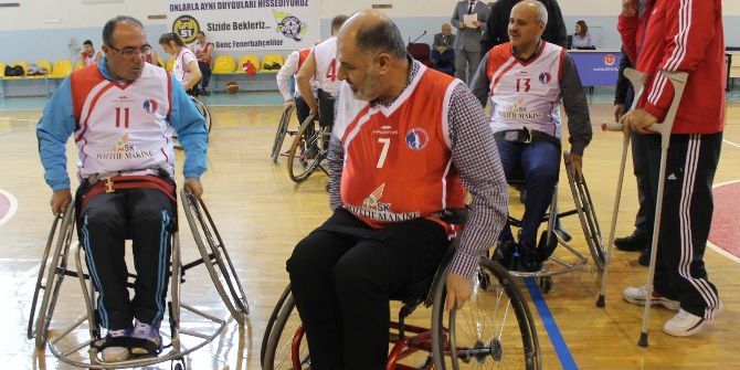 Niğde Protokolü Tekerlekli Sandalye İle Maç Yaptı