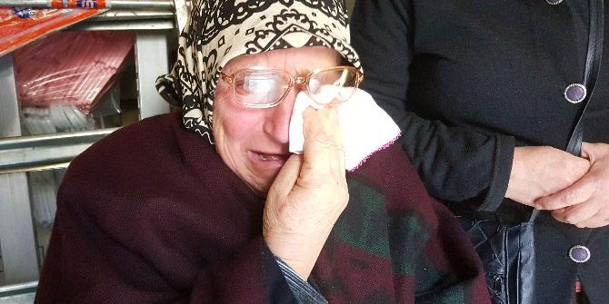 Yaşlı Kadının Mağaza Açılışındaki İzdihamda Emekli Maaşını Çaldılar