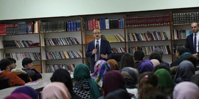 Vali Yavuz, Öğrencilerle Buluştu