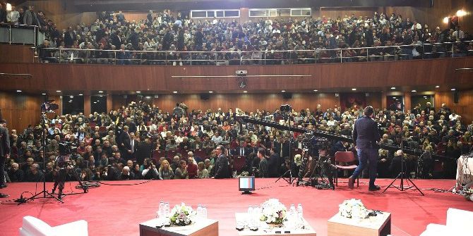 Adana’da Uğur Dündar’a Yoğun İlgi