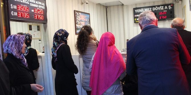 Bursalılar Döviz Bozdurmak İçin Kapalıçarşı’ya Akın Etti