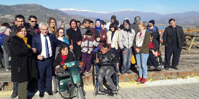 Ödemiş’te Chp’li Kadınlar ’Özel Çocukları’ Unutmadı