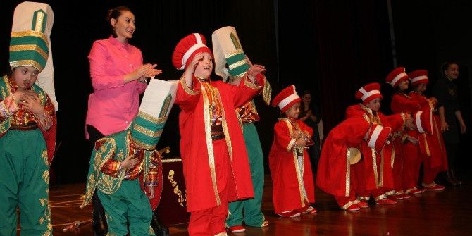 Trabzon’da 3 Aralık Dünya Engelliler Günü’nde Engellilerden Mehter Ve Hop Tek Gösterisi