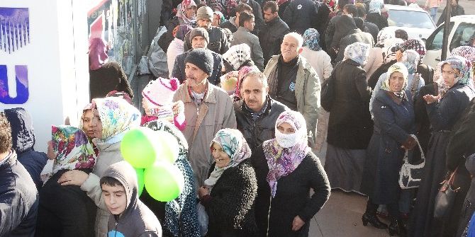 Dolarını Bozduran Mağazalara Koştu