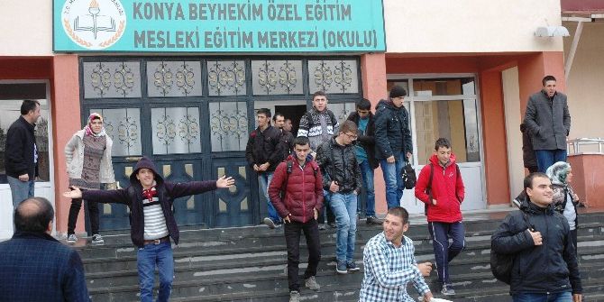 Hem Engelleri Aşıyor Hem De Meslek Sahibi Oluyorlar