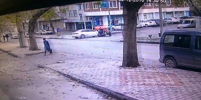 Otomobil İle Motosiklet Çarpıştı, 1 Kişi Ağır Yaralandı