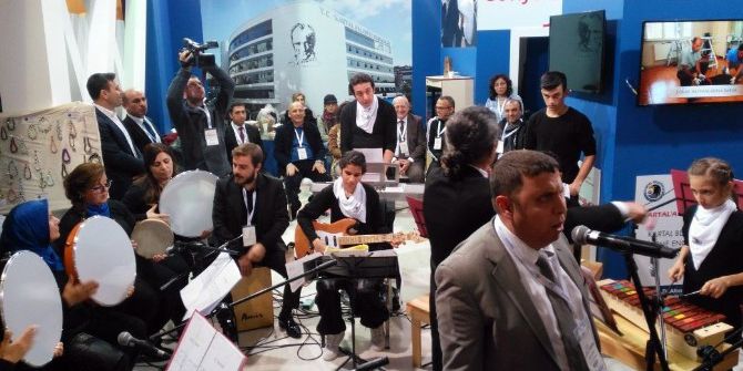 İşitme Engelliler Orkestrası’nın Performansı Dinleyenleri Mest Etti