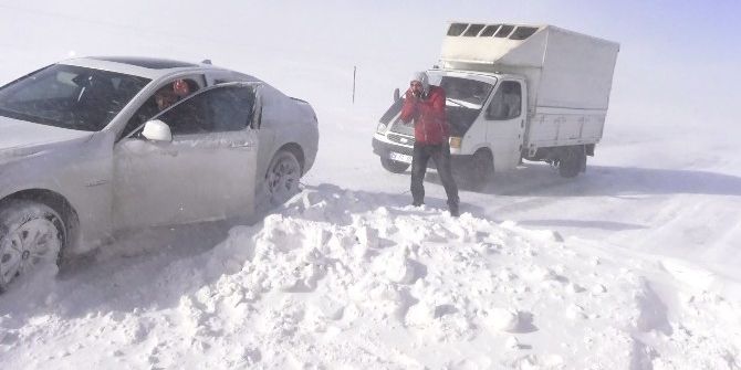 Tendürek Dağında Vatandaşlar Donma Tehlikesi Geçiriyor