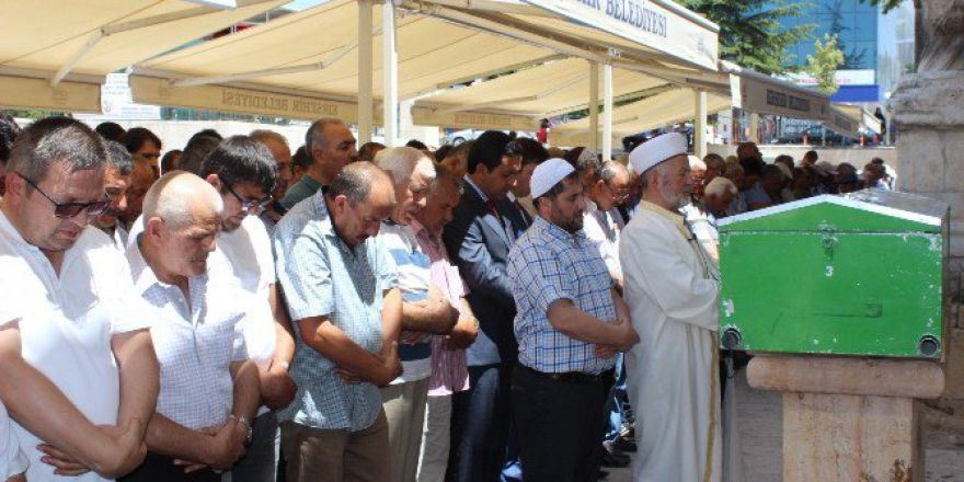 Sakarya’da Evinde Ölü Bulunan Buğra Çakır Memleketinde Defnedildi