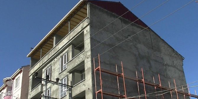 İnşaattan Düşen İşçi Hayatını Kaybetti