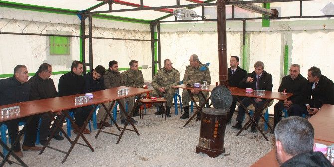 Bitlis Valisinden Fırat Kalkanı Şehidinin Ailesine Taziye Ziyareti