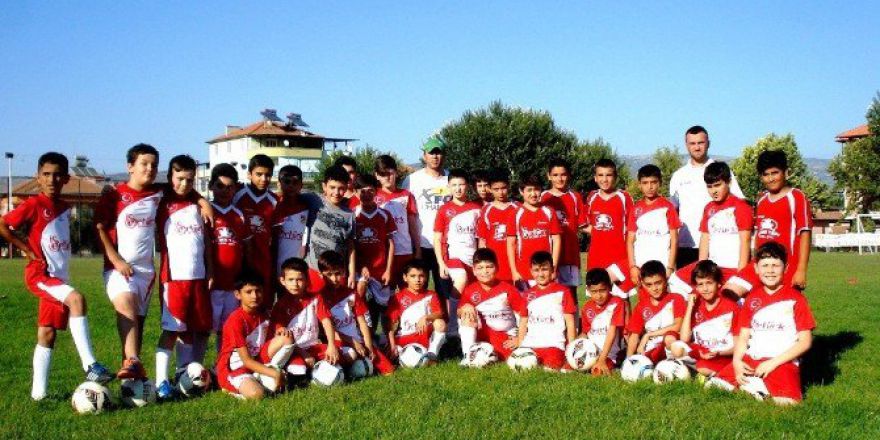 Sarıgöl’de Yaz Futbol Okuluna Büyük İlgi