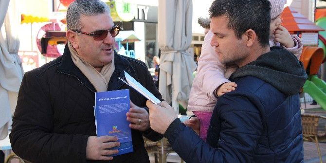 Egiad Kitap Dağıttı