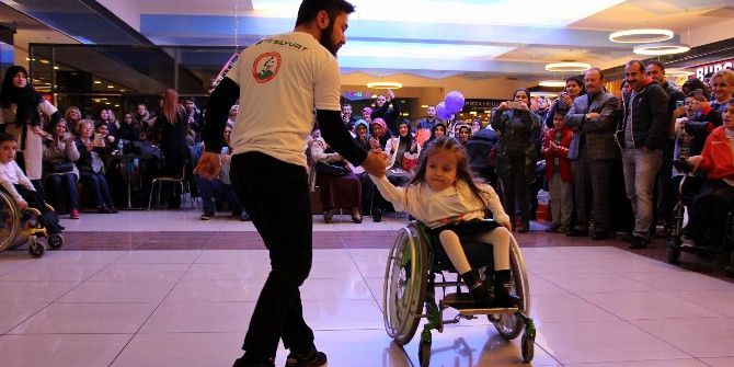 Tekerlekli Sandalye İle Dans