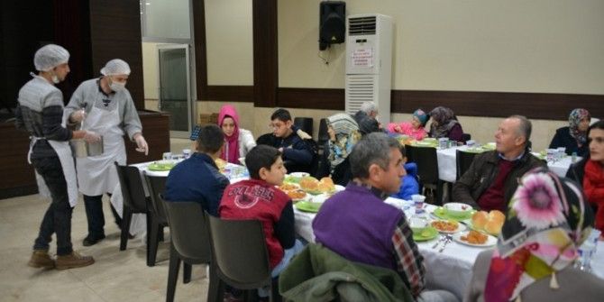 Gediz Belediyesi’nden Engelliler Onuruna Özel Yemek