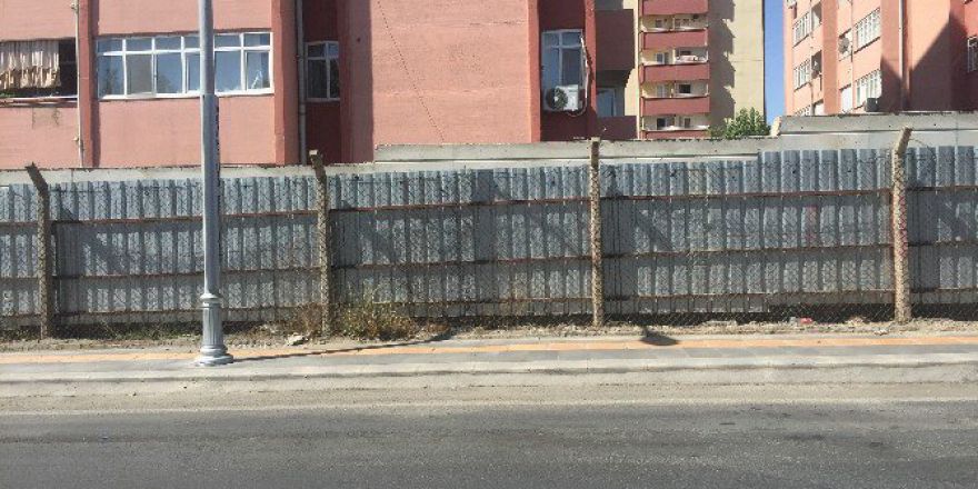 Diyarbakır’da Polis Lojmanlarına Beton Duvarlar Yapılıyor