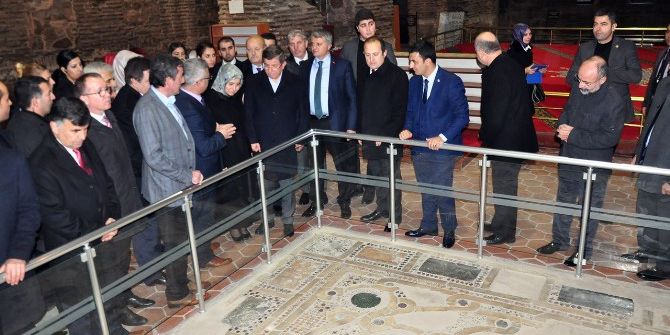 Davutoğlu, İznik’te Tügva’nın Toplantısına Katıldı