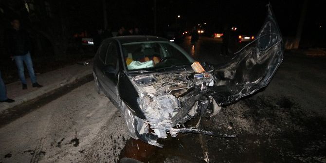 Konya’da İki Otomobil Çarpıştı: 8 Yaralı