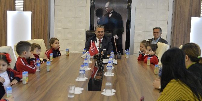 Anaokulu Öğrencileri Kullanmadıkları Eşya Ve Oyuncakları Sosyal Yardım Merkezi’ne Bağışladılar