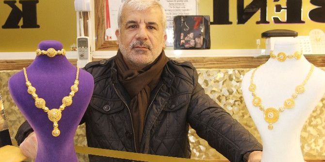 Doları Bozduran Vatandaş, Altına Yatırım Yapıyor