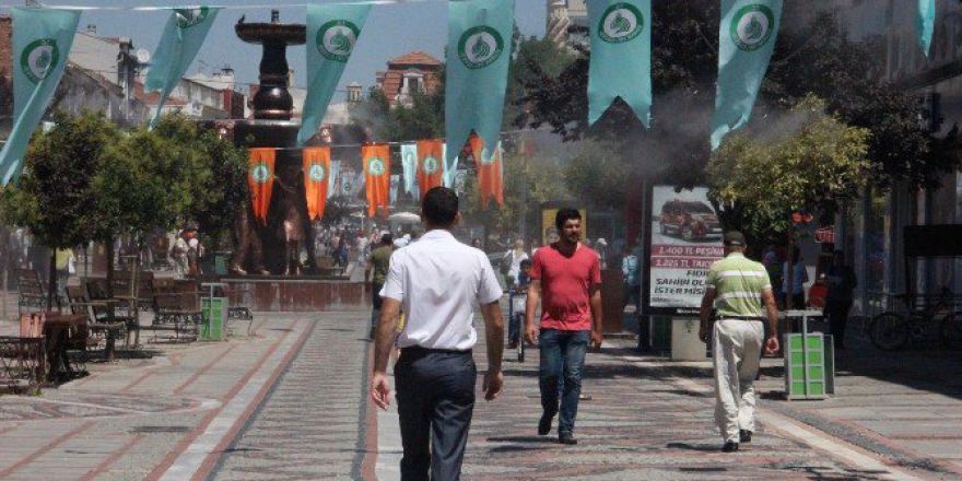 Caddede Kurulan Klima Sistemi Vatandaşa Nefes Aldırıyor