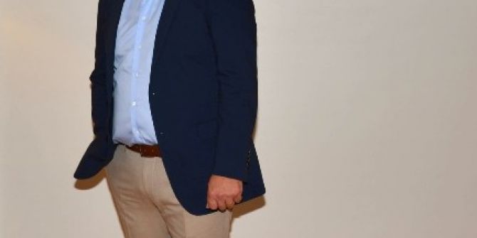 Bebekleri Kucağa Alıştırmayın