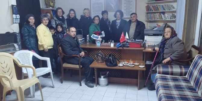 Burhaniye’de Chp’li Kadınlar Engellileri Ziyaret Etti