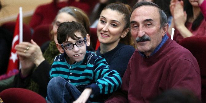 Özgün, Yenimahalle’de Engelliler İçin Sahne Aldı