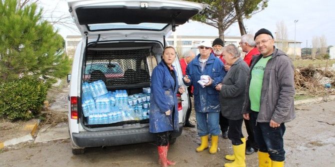 Türk Kızılayı Afetzedelerin Yardımına Koştu