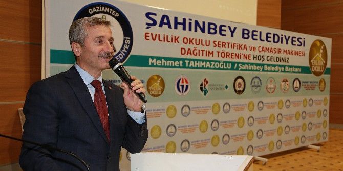 Evlilik Okulundan 160 Çift Daha Sertifikalarını Aldı