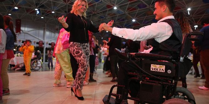 Finike’de Engelli Vatandaşlar Doyasıya Eğlendi