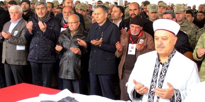 Şehidin Tabutuna Damatlık Gömleği Örtüldü