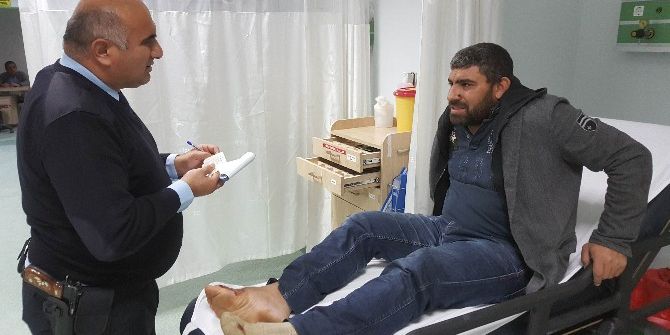 Kamyon Şarampole Yuvarlandı: 3 Yaralı