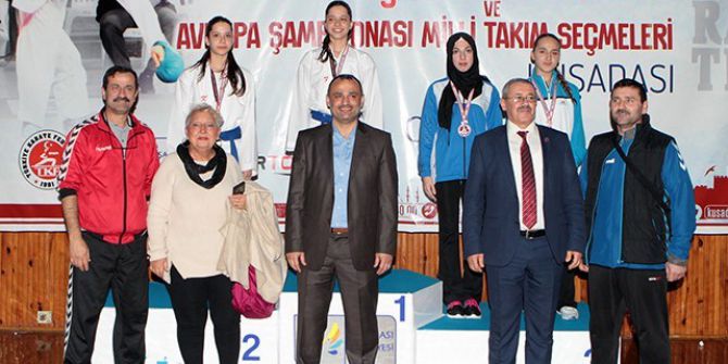 Karate Şampiyonası’nda İkizler Birlikte Kürsüye Çıktı
