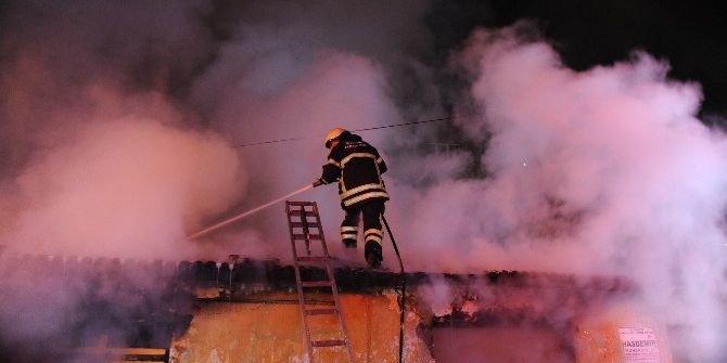 Çıkan Yangın Tüm Mahalleliyi İsyan Ettirdi