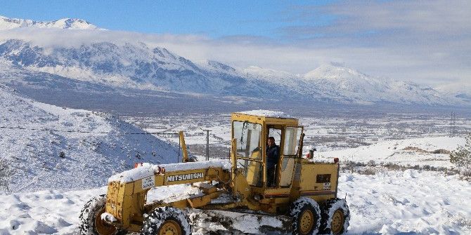 Erzincan’da 66 Köy Yolu Ulaşıma Kapandı