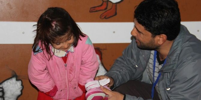 Üniversiteli Ağabeylerinden Minik Öğrencilere Ayakkabı