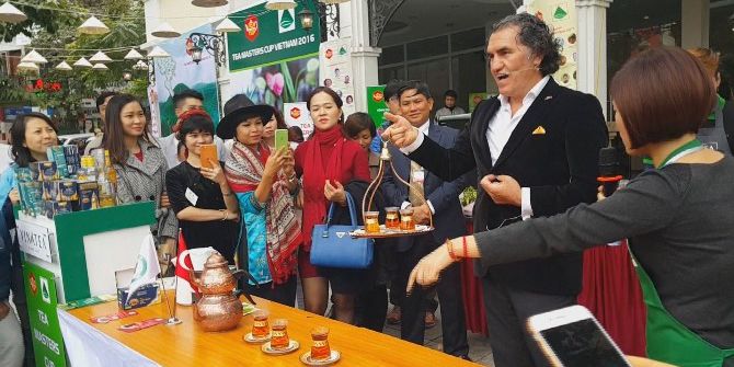 Vietnam’da Çay Tepsisi Salladı