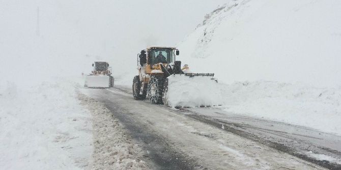 Van-bahçesaray Yolu Ulaşıma Açıldı