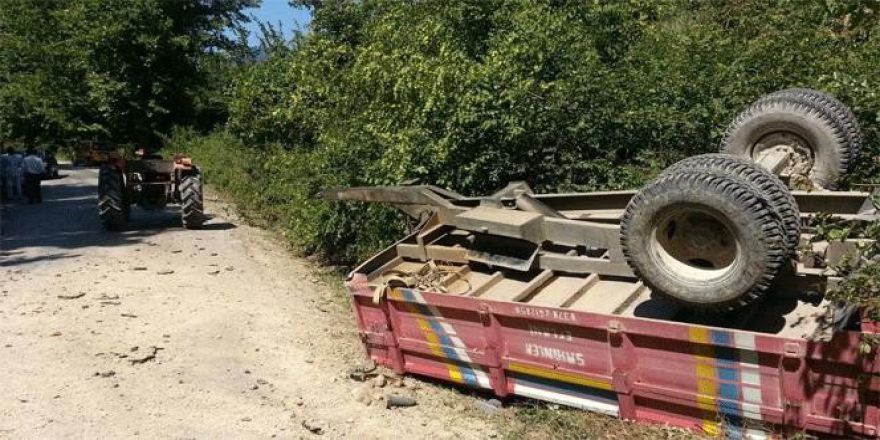 Karacasu’da Römork Devrildi: 3 Yaralı