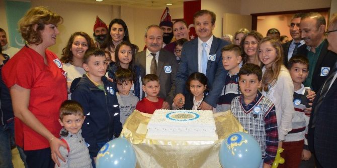 Diyabetik Pastayla Mezuniyeti Kutladılar