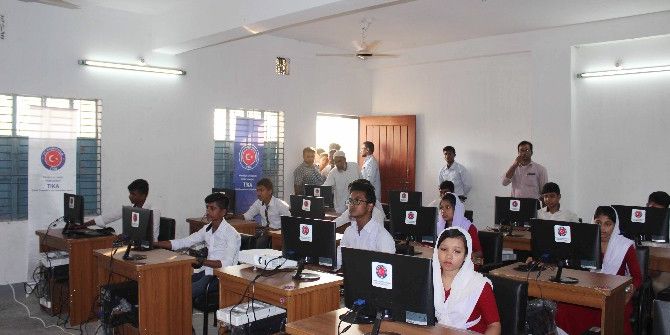 Bangladeş’te Morshed Alam Lisesi’ne Digital Sınıf Kuruldu