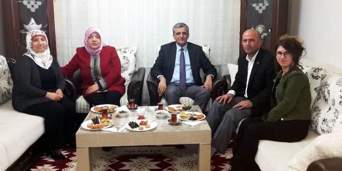 Vali Özefe Ve Eşi Hacer Özefe, Gaziler Derneği Başkanına Misafir Oldu