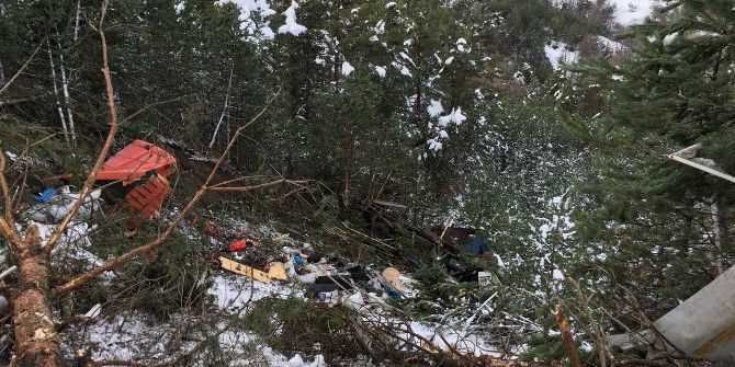 Hırdavat Yüklü Kamyon Uçuruma Yuvarlandı: 2 Ölü